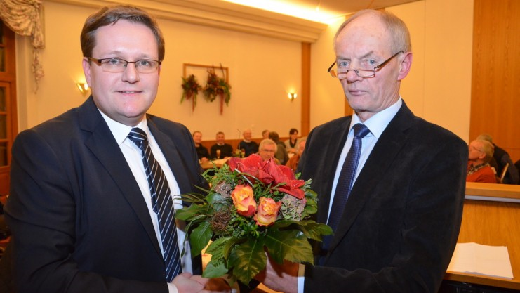 Gert Borcherding gratuliert Andreas Quebbemann zur Wahl als Bürgermeisterkandidat